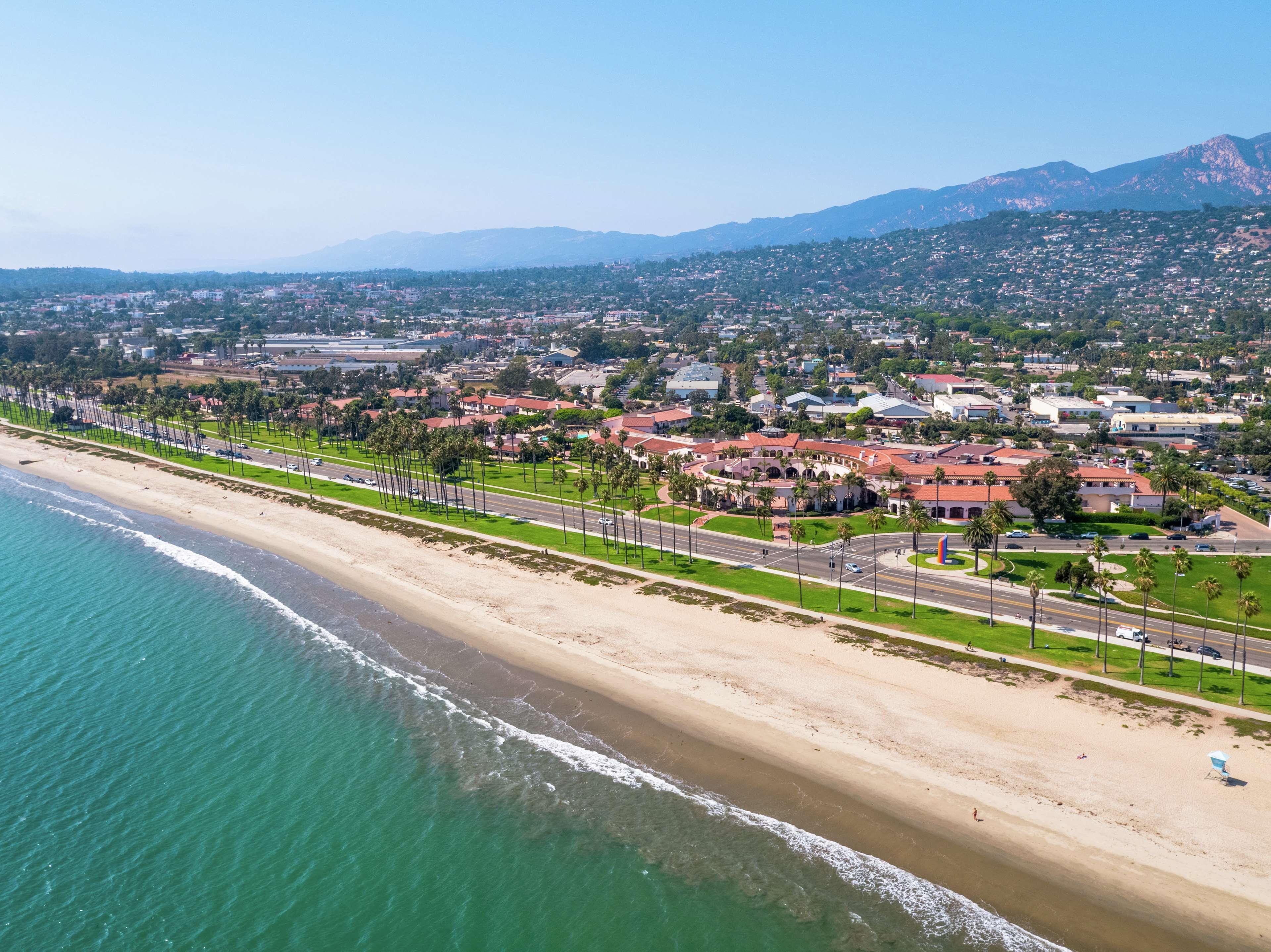 Hilton Santa Barbara Beachfront Resort Exterior photo