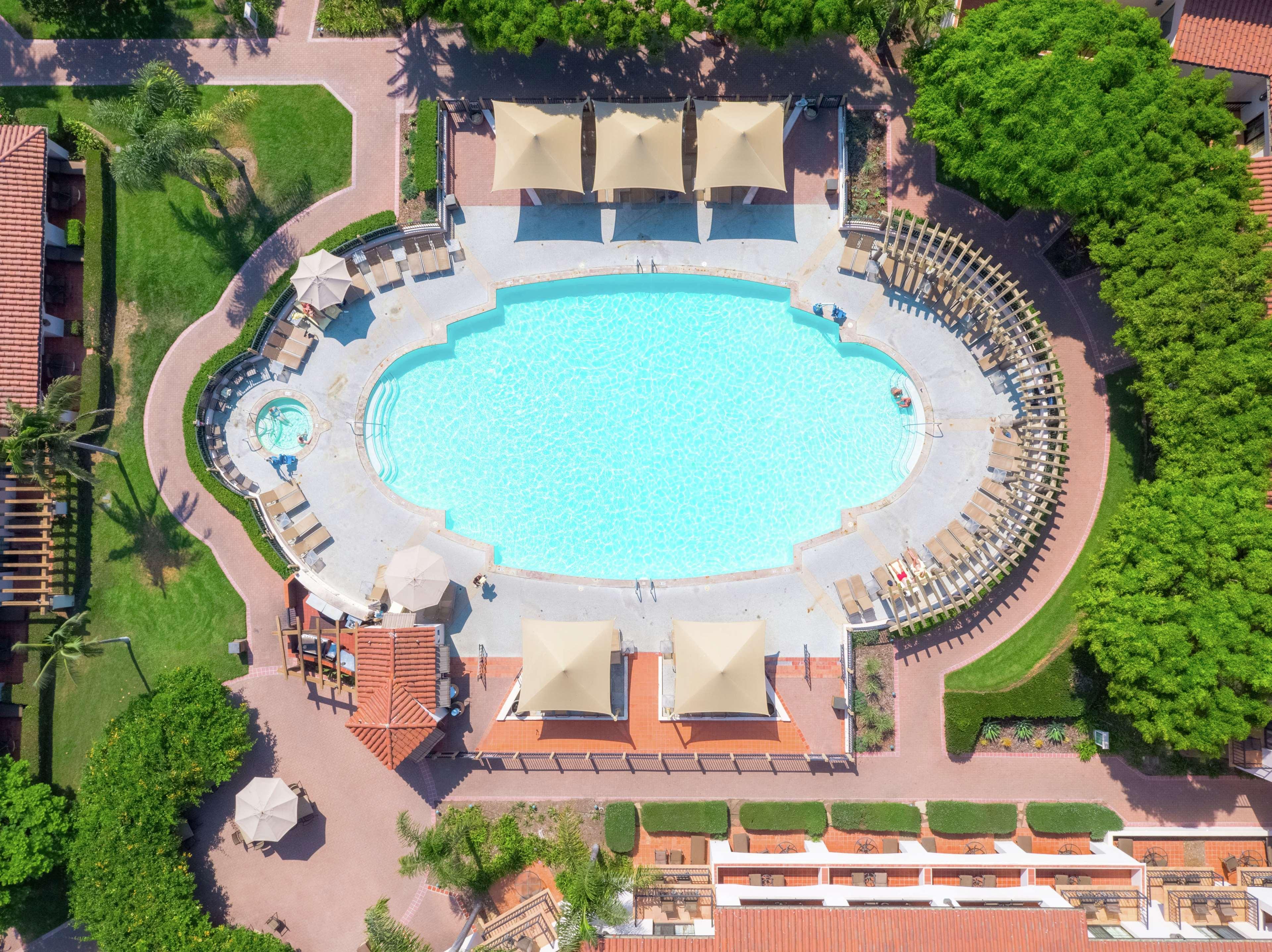 Hilton Santa Barbara Beachfront Resort Exterior photo