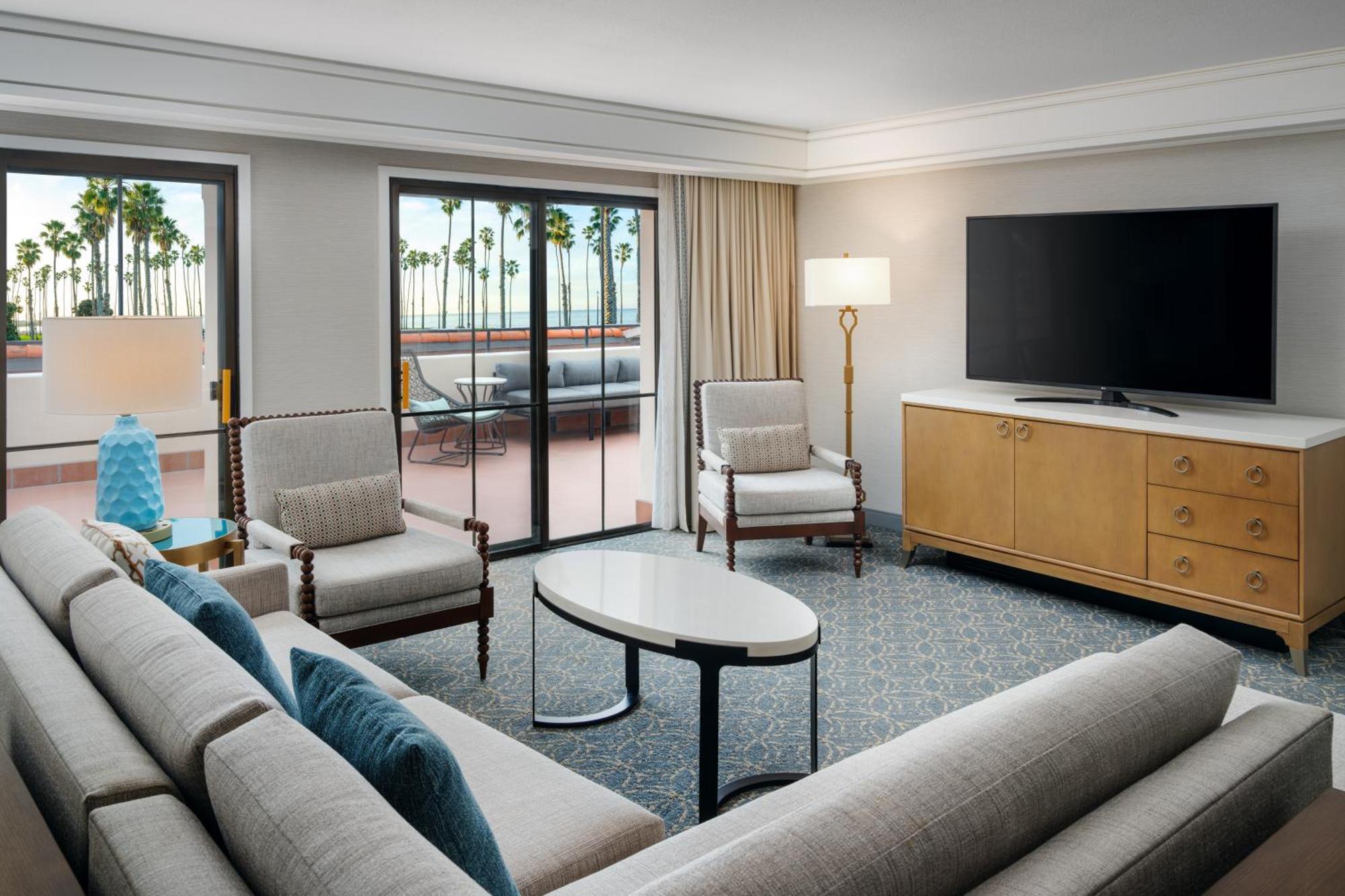 Hilton Santa Barbara Beachfront Resort Exterior photo